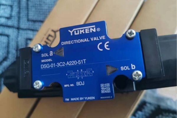 油研方向阀DSG-01-3C2-A220-51T,YUKEN电磁阀